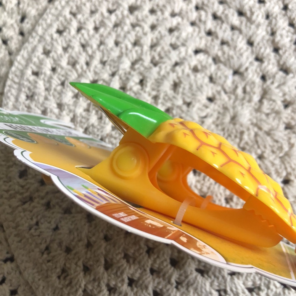 ROAM PINEAPPLE Beach Towel Clips - Picture 6 of 7